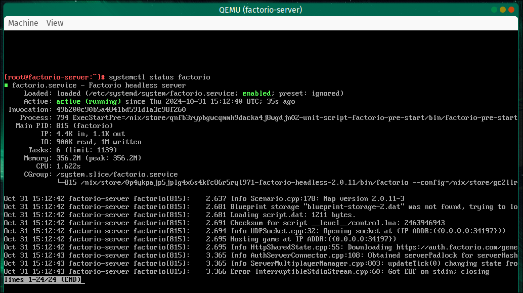 Uma captura de tela mostrando um console QEMU, após executar 'systemctl status factorio', mostrando que ele está executando corretamente